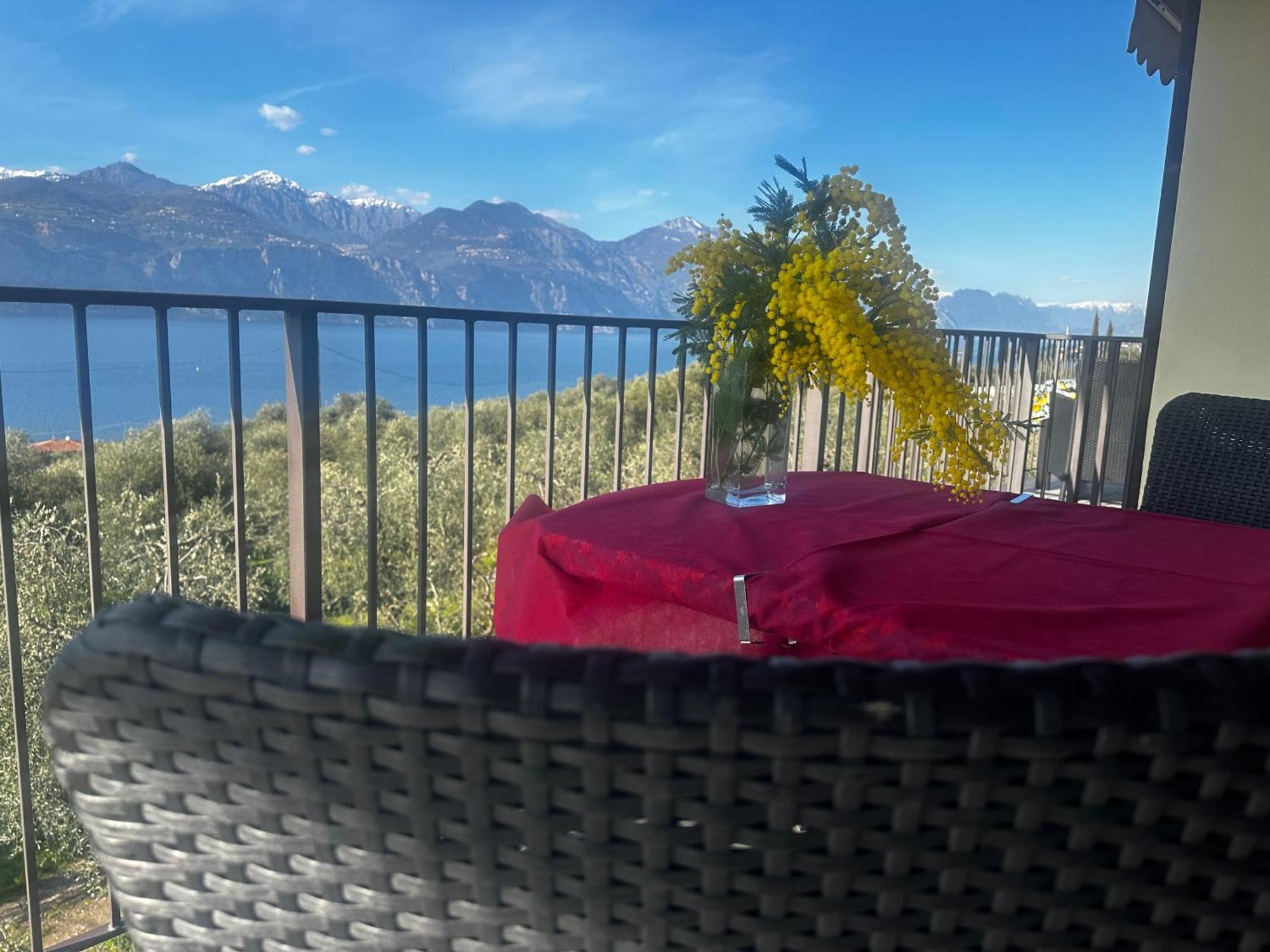 Villalvento Brenzone sul Garda Exteriör bild