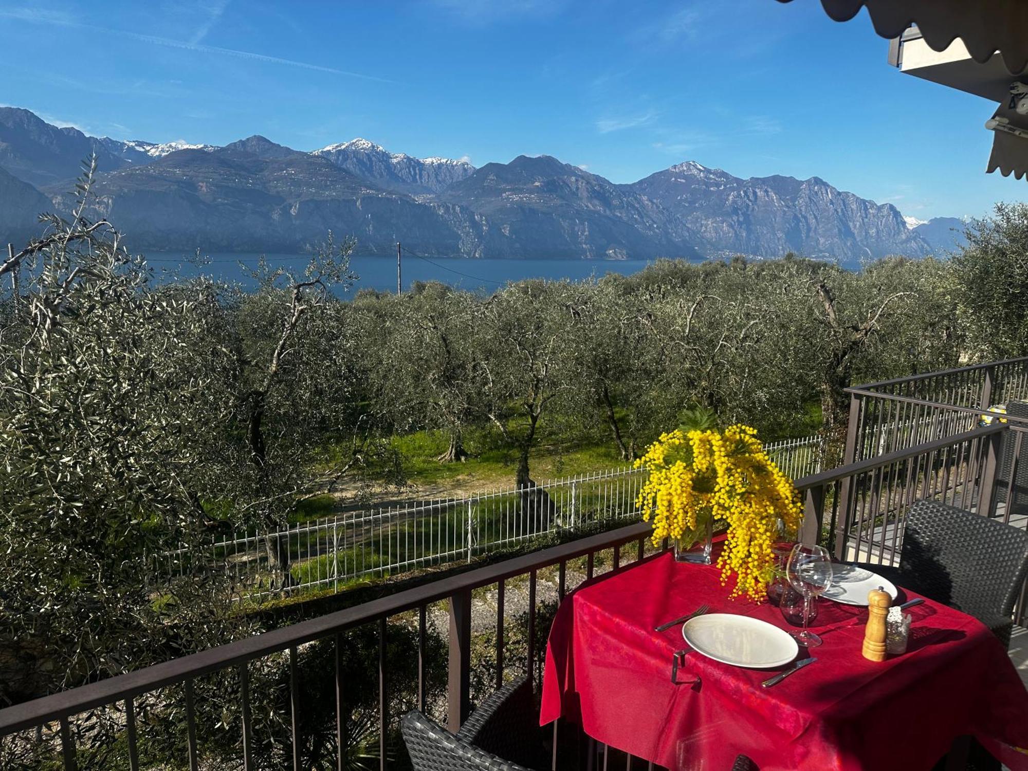 Villalvento Brenzone sul Garda Exteriör bild