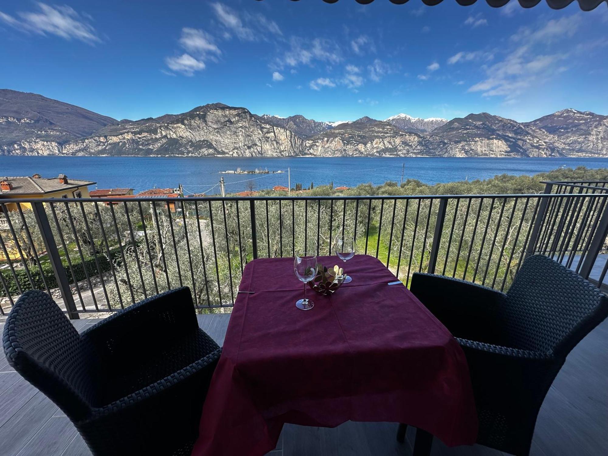 Villalvento Brenzone sul Garda Exteriör bild