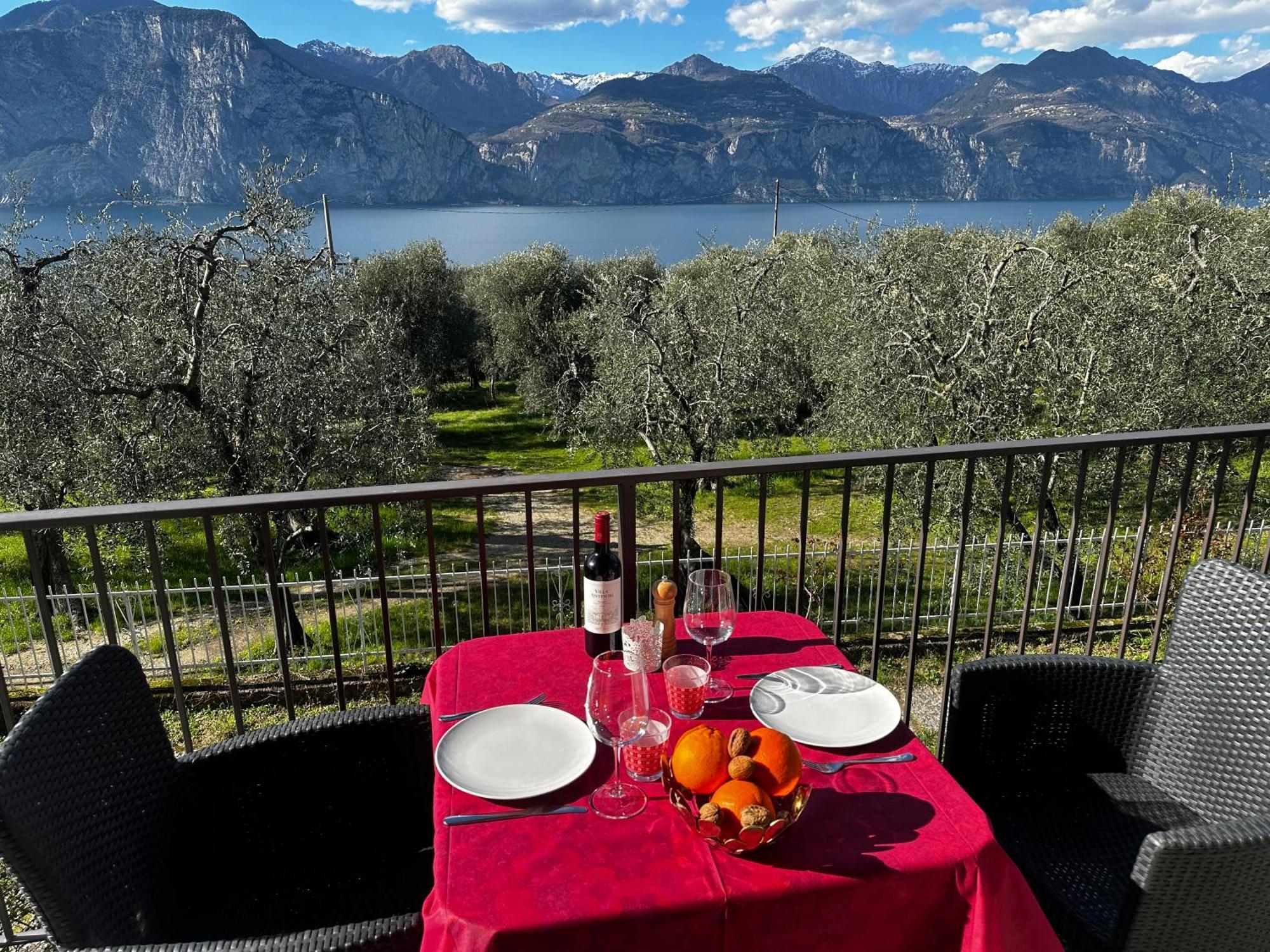 Villalvento Brenzone sul Garda Exteriör bild